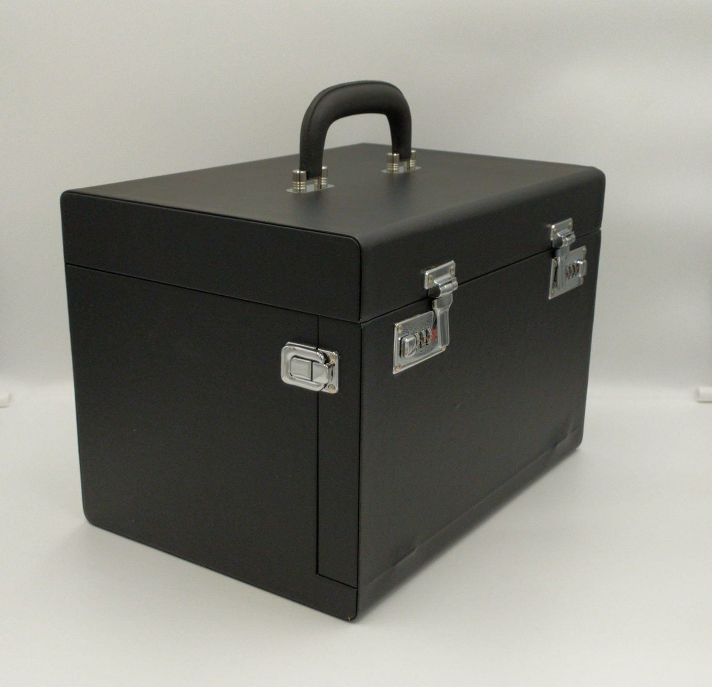 BAULETTO IN PELLE NERA CON INTERNO IN VELLUTO ROSSO PER 27 VASSOI