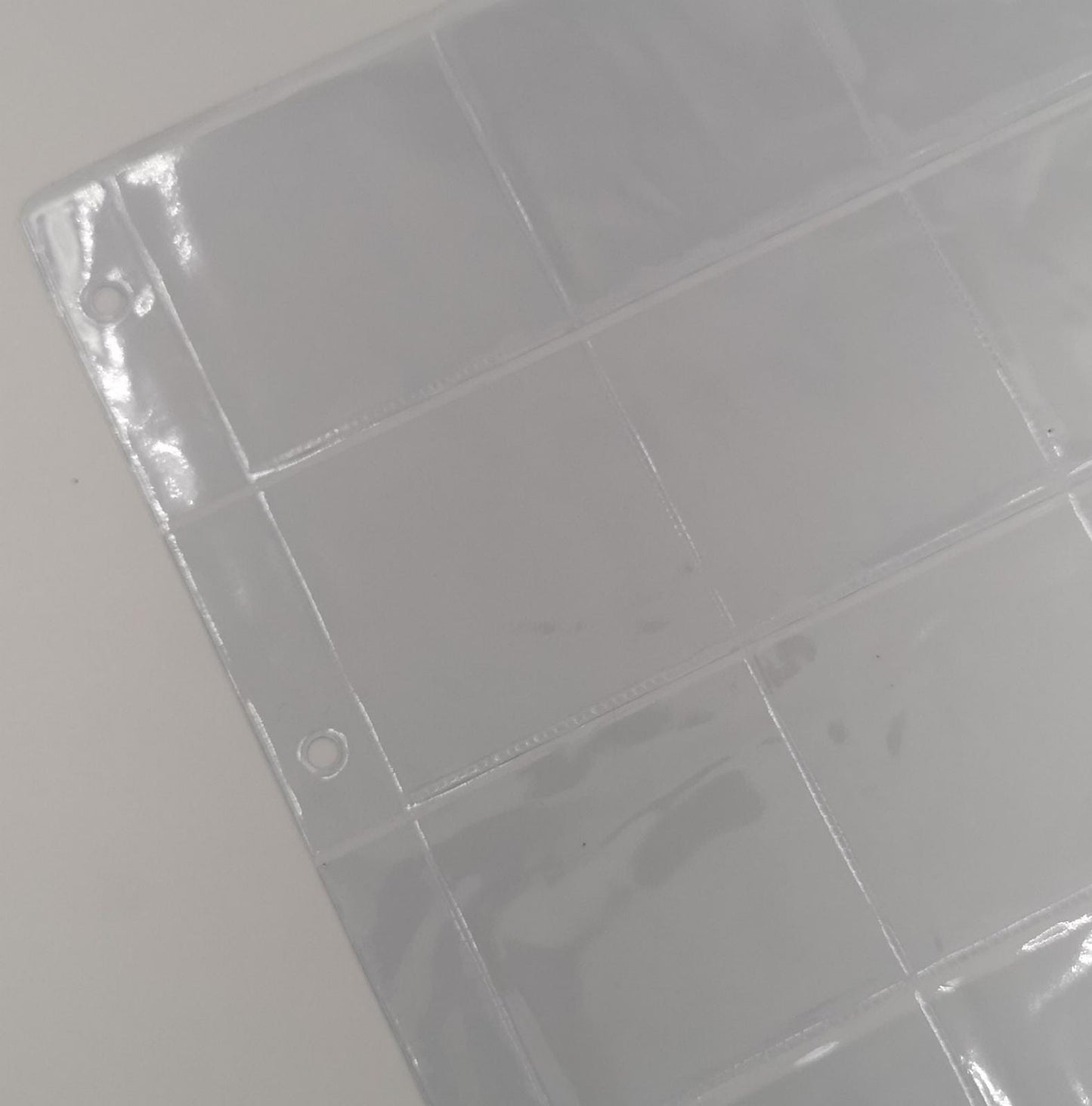 ART. FMGO20 - 10 FOGLI A 20 CASELLE PER INSERIRE MONETE IN CARTONCINI OBLO'