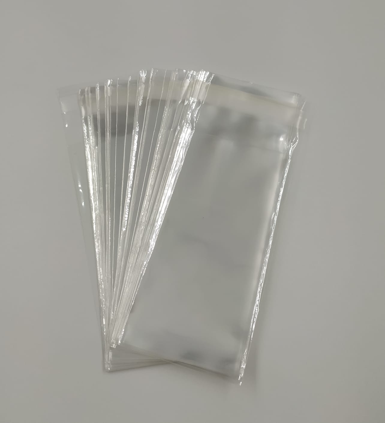 BUSTINE TRASPARENTI CON STRIP ADESIVO (15,24x20,32 cm) 6x8 pollici